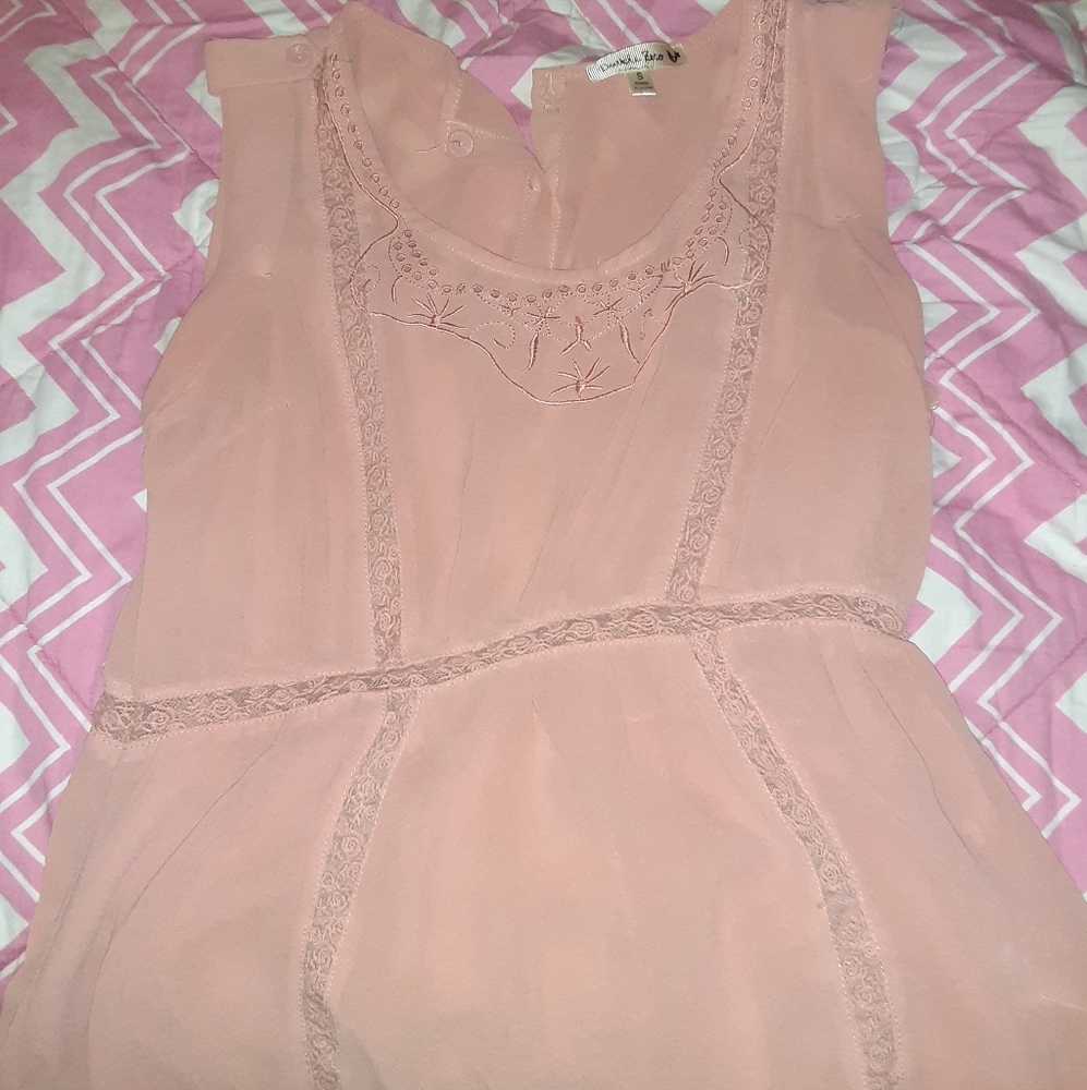 Super cute top with buttons down the back